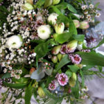 bouquet-renoncules-et-bruyère-la-saladelle-atelier-création-florale-perpignan-et-St-Féliu-d-avall