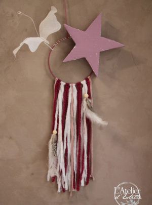 Attrape-rêve-Dream-catcheur-Etoile-parme-fushia-Atelier-dEstelle-pour-LA-SALADELLE-Atelier-créatif-et-décoration-florale-Perpignan-et-Pyrénées-Orientales