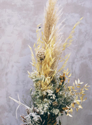 Grand-bouquet-haut-fleurs-séchées-ton-naturel -La-Saladelle