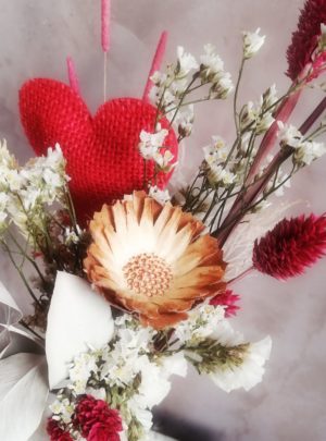 Petit-bouquet-fleurs-séchées et bouteilles LOVE - La Saladelle-Atelier floral-66
