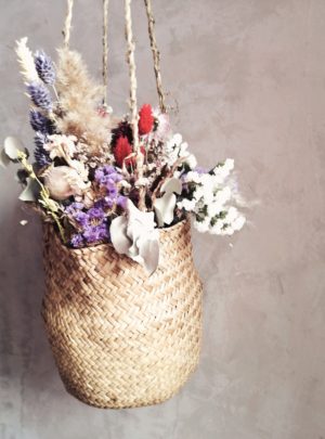 Suspension-panier-fleurs-sechees-Atelier-floral-LA-SALADELLE